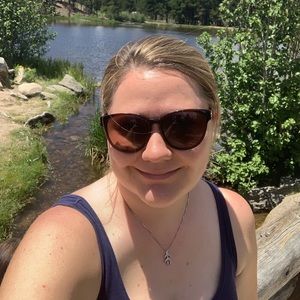 Meet your Posher, Caitlin